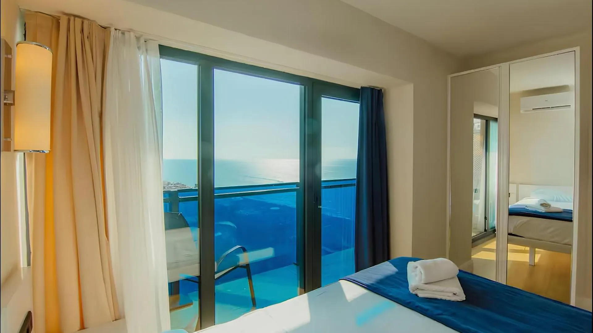Orbi City Luxury Suite 0*, Batumi