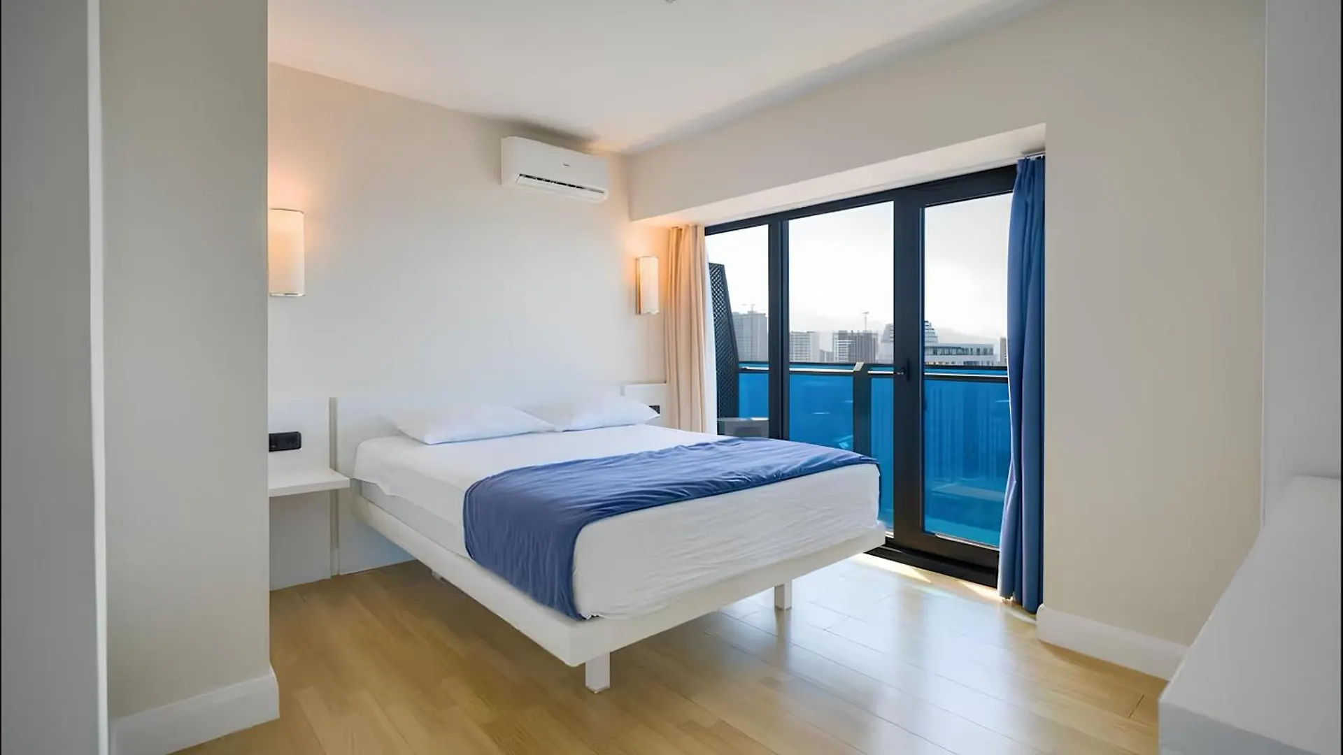 Orbi City Luxury Suite 0*, Batumi